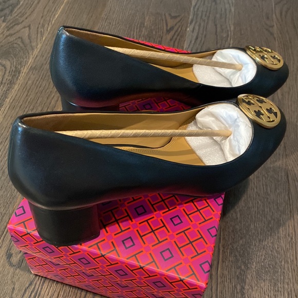 New TORY BURCH Benton Logo Medallion Pump NIB - Picture 5 of 13